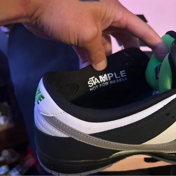 Sb dunk staple pidgin 2019 new in og pink box.